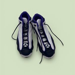 Jordan Kids Sneakers in White and Purple